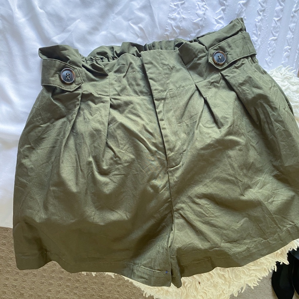 Army green high waisted shorts